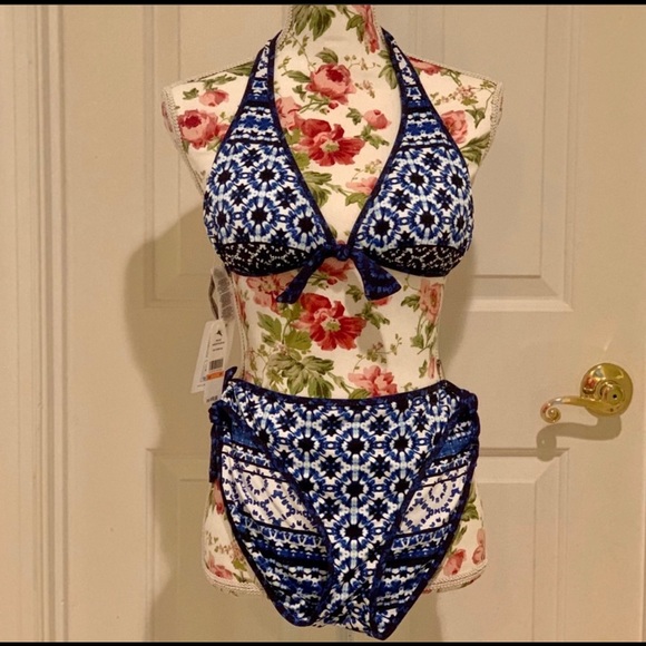 Tommy Bahama reversible bikini S/M - NWT Host Pk๐ - Picture 9 of 9